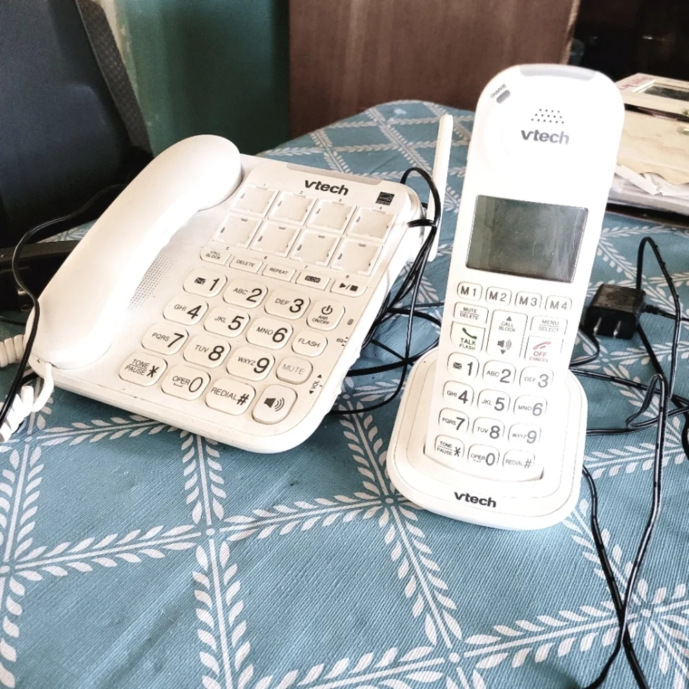 Phone - Picture 1 of 4